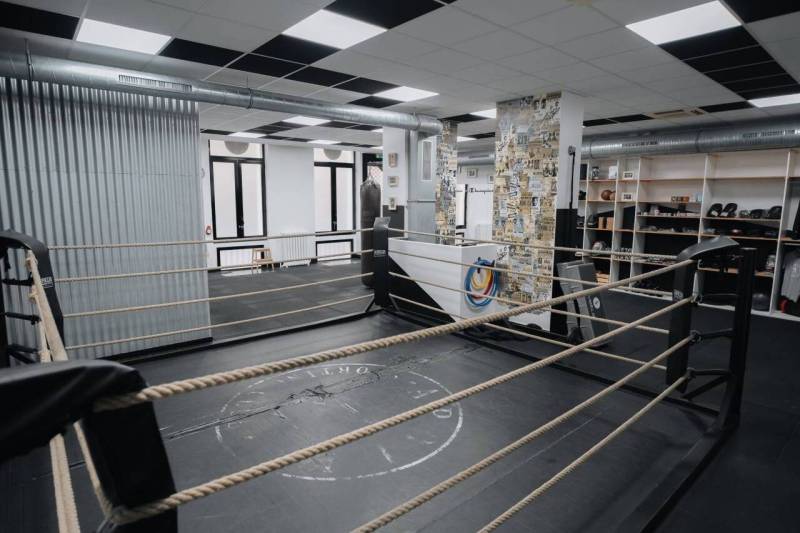 Activités complètes boxe, fitness, yoga pour adolescents de 16 à 17 ans à Lille